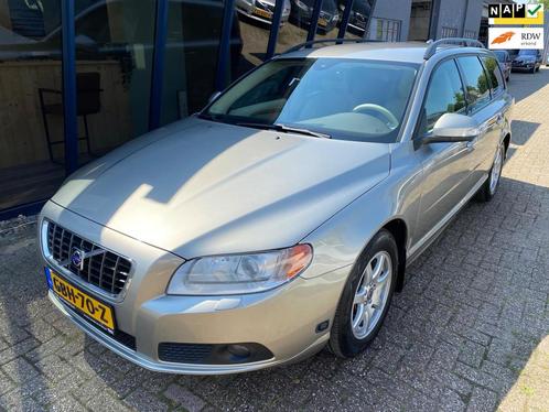 Volvo V70 2.5FT Momentum 200pk H.LEER  PDC  TREKHAAK