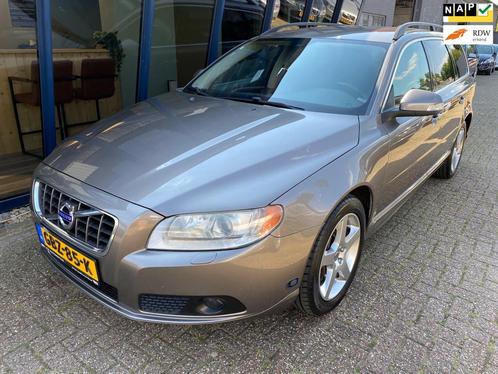 Volvo V70 2.5FT Momentum 230PK H.LEER  XENON  TREKHAAK