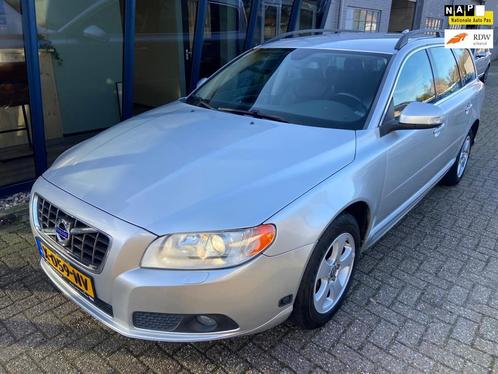 Volvo V70 2.5FT Momentum Automaat 230PK H.LEER  XENON  TRE