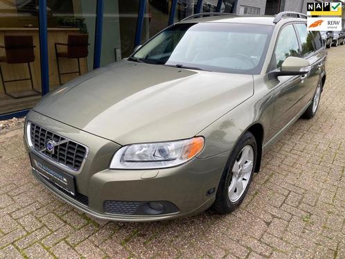 Volvo V70 2.5FT Momentum Automaat LEER  XENON  TREKHAAK 