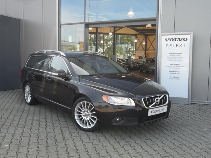 Volvo V70 2.5T 230PK GEARTRONIC SUMMUM  LEDER  XENON  NAV