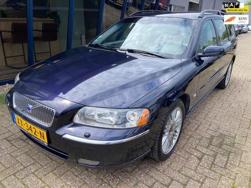 Volvo V70 2.5T Momentum 210PK H.LEER  CLIMA  TREKHAAK