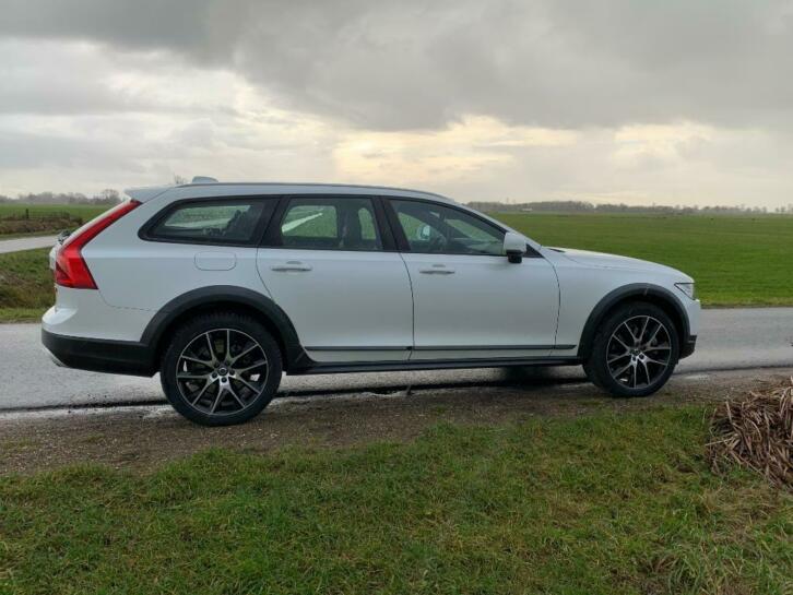 Volvo V90 Cross Country T5 250pk Geartronic pro AWD 2018 Wit