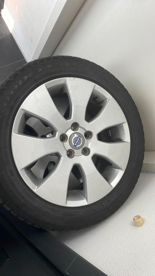 Volvo velgen 17 inch 225 50 17 good year all season banden