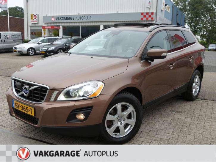 Volvo XC60 2.4 D5 Momentum AWD, Driver Support-Line  Panor