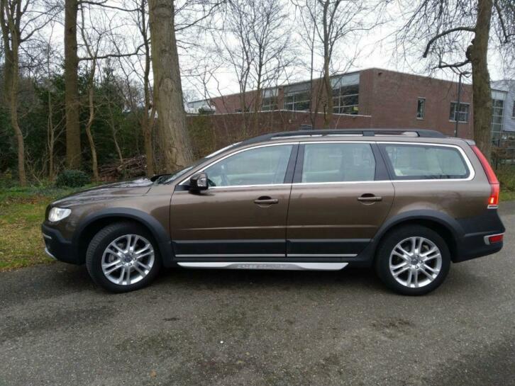 Volvo XC70 2.4 D4 AWD Geartronic 2016 Bruin