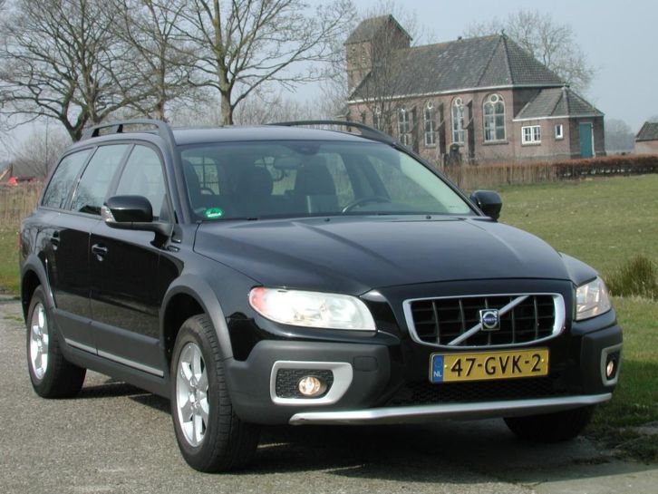 Volvo XC70 D5 MOMENTUM RTI LEER TREKH PDC MOOI