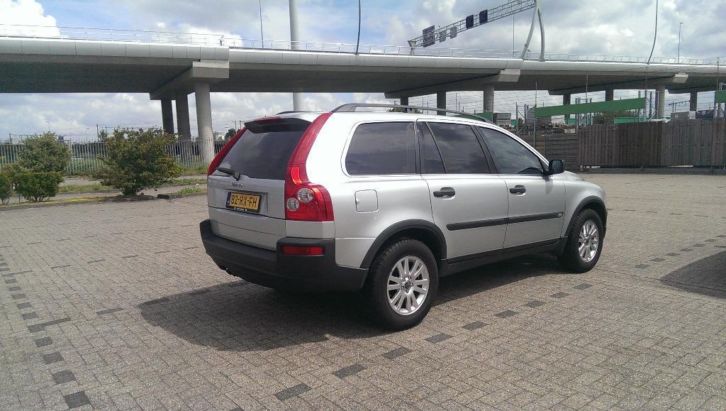 Volvo XC90 2,5T AWD Grijs 7 pers M 2006