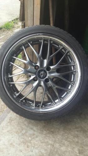 Votec barracuda velgen 17inch 4x100 met banden