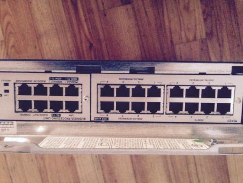 Vox office Novo telefooncentrale met hoofdtoestel als nieuw