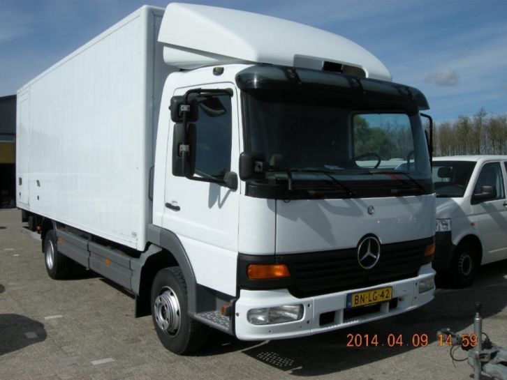 VrachtwagenMercedes Benz Atego 1018 met hydrolische laadklep