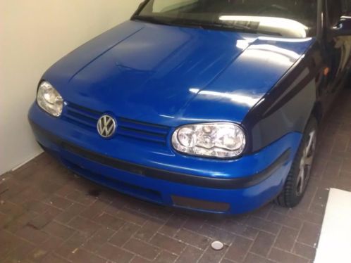 VW Golf 4 Cabrio met spuitwerk