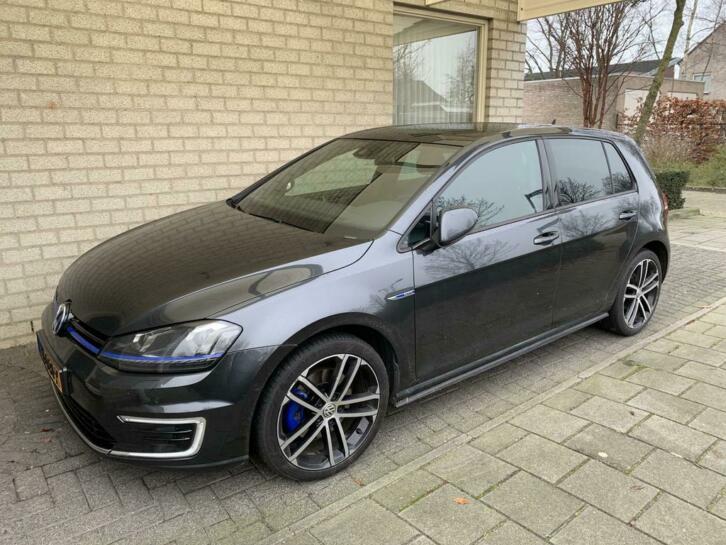 VW Golf GTE 2015 panoramadak, leer, 204pk, 5 drs, automaat