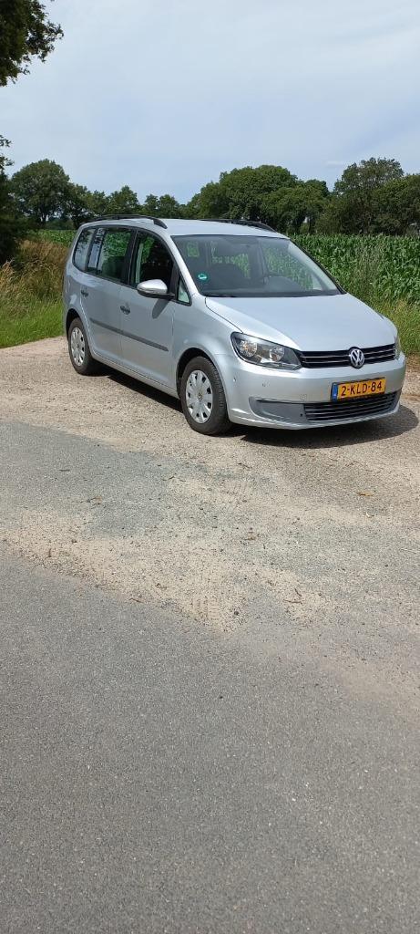 vw Touran 1.6 TDI met airco, cruisecontrol en parkassistent.