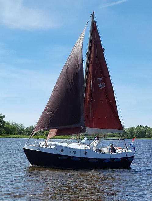 WADDER, stalen kajuitzeiljacht. Platbodem met midzwaard.