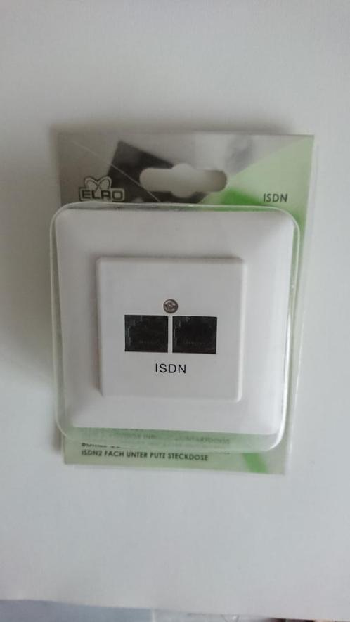 Wandcontactdoos met twee ISDN-aansluitingen