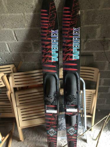 Water skis  reddingvest voor waterskin