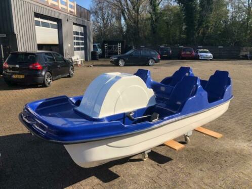 Waterfiets nieuw 4 persoons