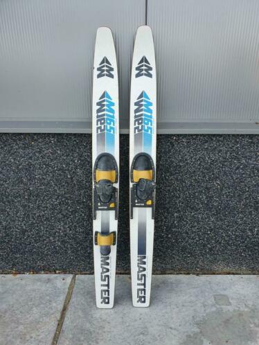 Waterski sets en een mono ski