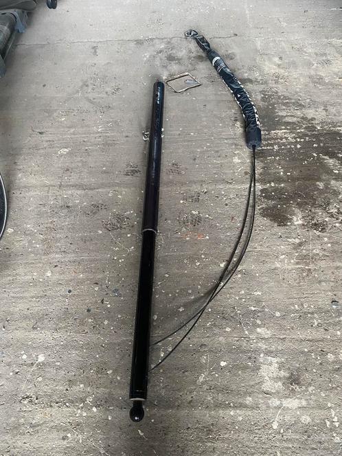 Waterskiestang voor op een boot