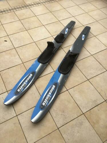 Waterskis