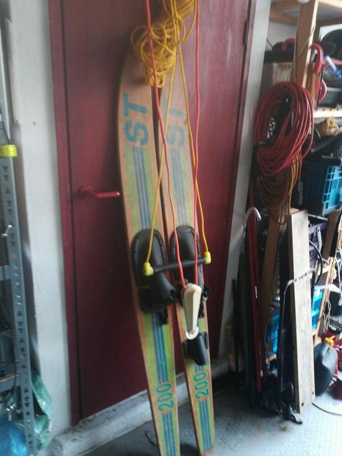 Waterskis met sleepkoord
