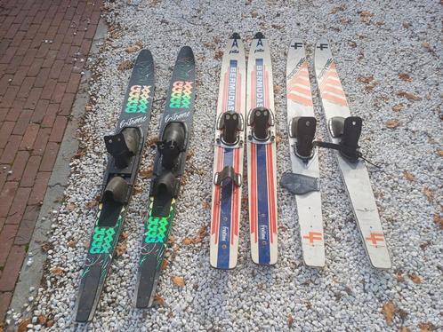 Waterskix27s 3 paar. 2 paar vintage oude en 1 paar modernere