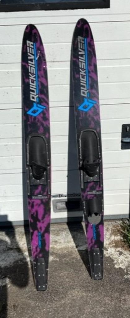waterskix27s met ski lijn en katrolamphaken, mono waterski