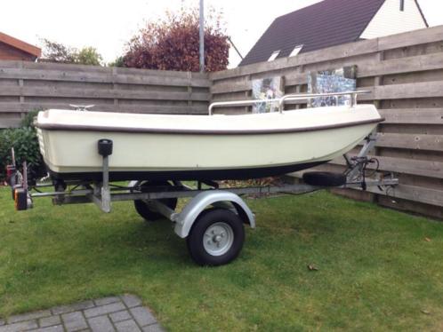 Wato 300 met peddels en rvs reling,trailer meerprijs 