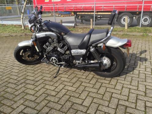 Wegens beindiging motorsport VMAX met toebehoren 