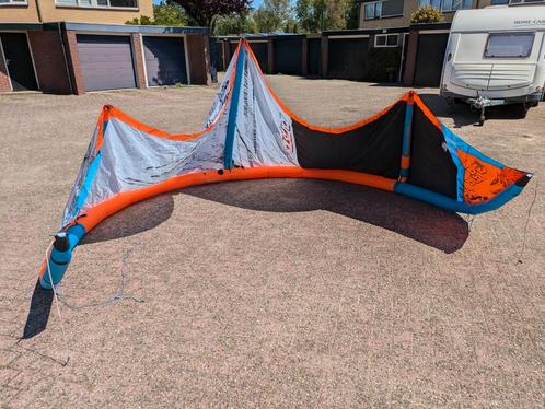 Weinig gebruikte beginners kite (Gaastra Spark 11m) met bar