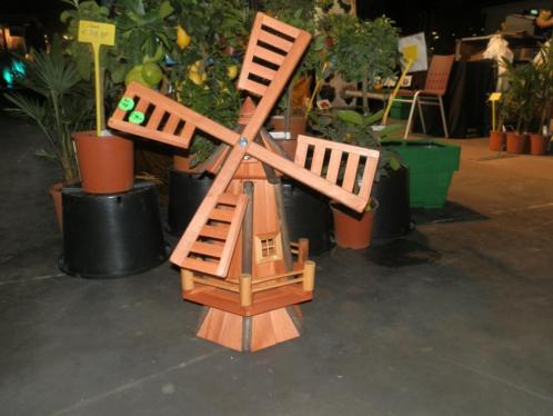 Windmolens en tuindecoratie en keramische dieren