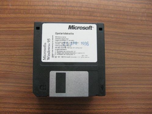 Windows 95 op 14 originele diskettes