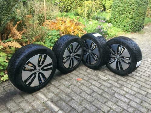 Winterbanden 4x Conti WinterContact 20555 R16 op LM VW velg