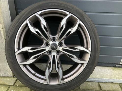 Winterbanden met 22 inch Overfinch velgen Range Rover Sport