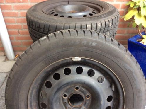 Winterbanden met stalen velg.