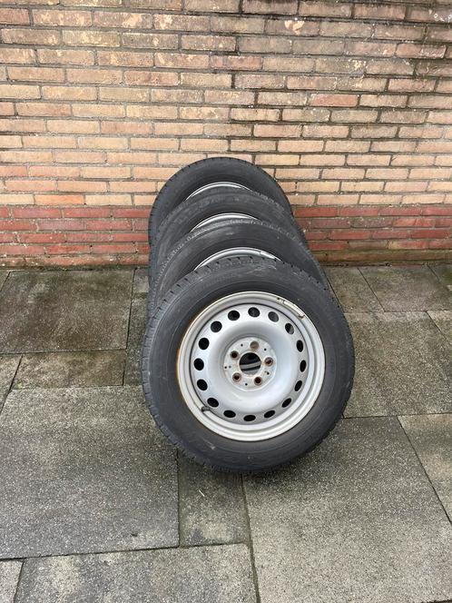 Winterbanden op stalen velg.