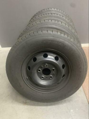 Winterbanden op velg steek 5x130 21575R16