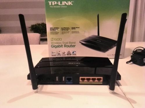 Wireless dual band gigabit router