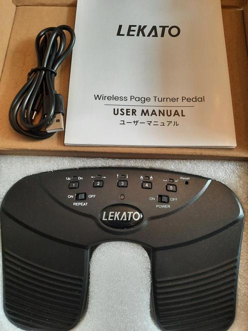 Wireless pageturner footpedal