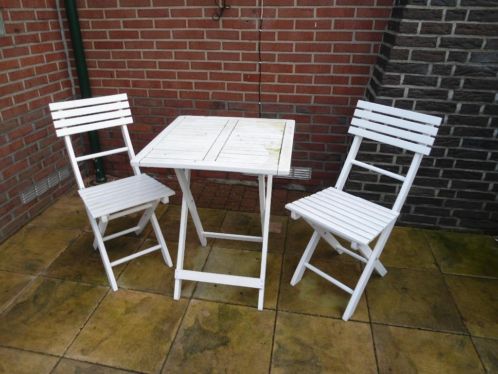 Wit tuinsetje bijna nieuw van hardhout.