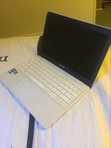 Witte Asus laptop