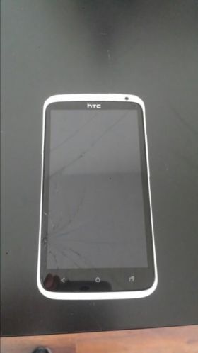 Witte HTC one X. met cracked beeldscherm. Defect kapot stuk 