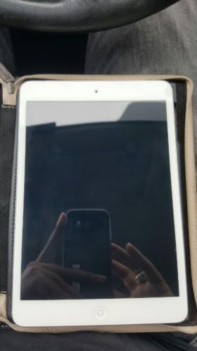 Witte Ipad mini 32GB 3G En BookBook Case