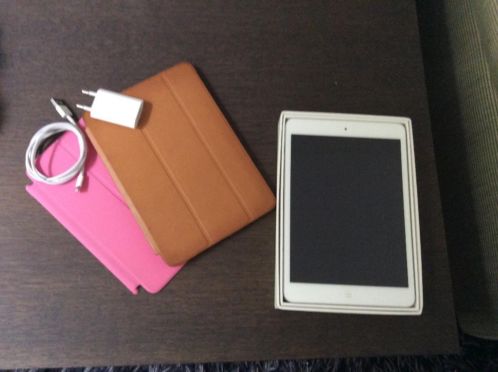 Witte iPad mini krasvrij met 2 Apple hoesjes (16 GB, WiFi)