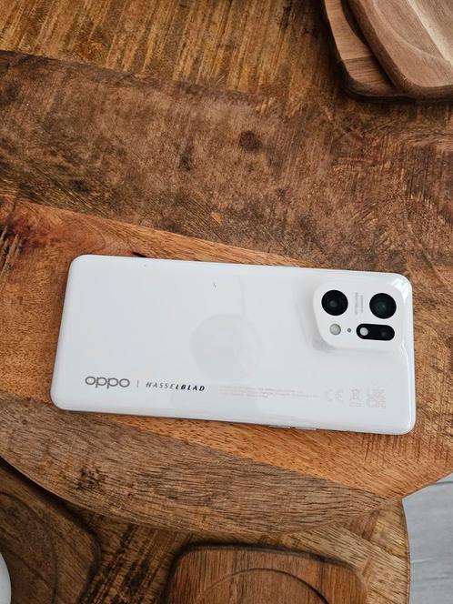 Witte oppo find x 5 pro