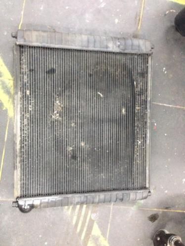 XJ81X305 radiator