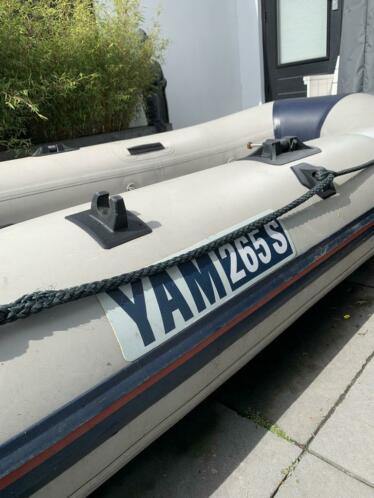YAM 265 Rubberboot met houten vlonders. 5 PK Yamaha motor.