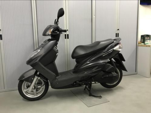 Yamaha 125 cc (2013)motorscooter cygnus nieuwstaat 