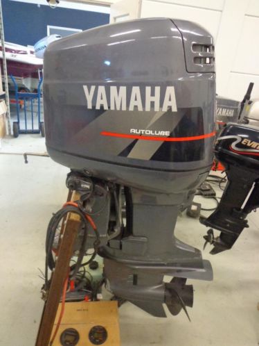 Yamaha 200 pk V6 Autolube elec.start, trim en tilt garantie